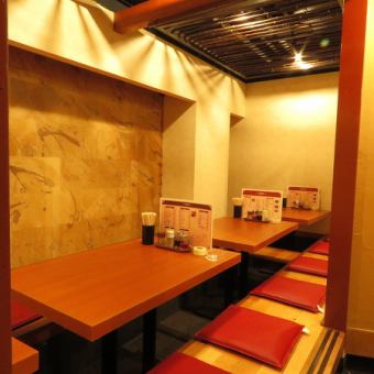 This is a private room with a sunken kotatsu that is perfect for 8 to 12 people.We have rooms according to the number of people! Please use it according to the occasion.