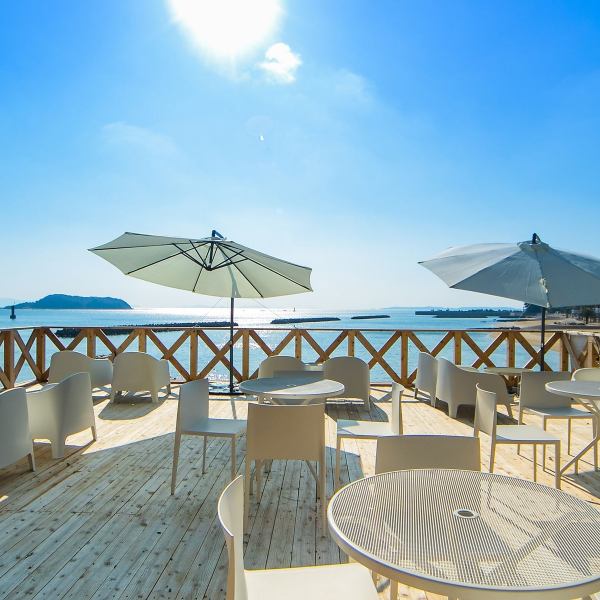 [BBQ space full of openness] The second floor seats are an observation deck overlooking the beautiful sea.Enjoy BBQ while feeling the breeze of the sea and surrounding the charcoal fire with your company friends and family!