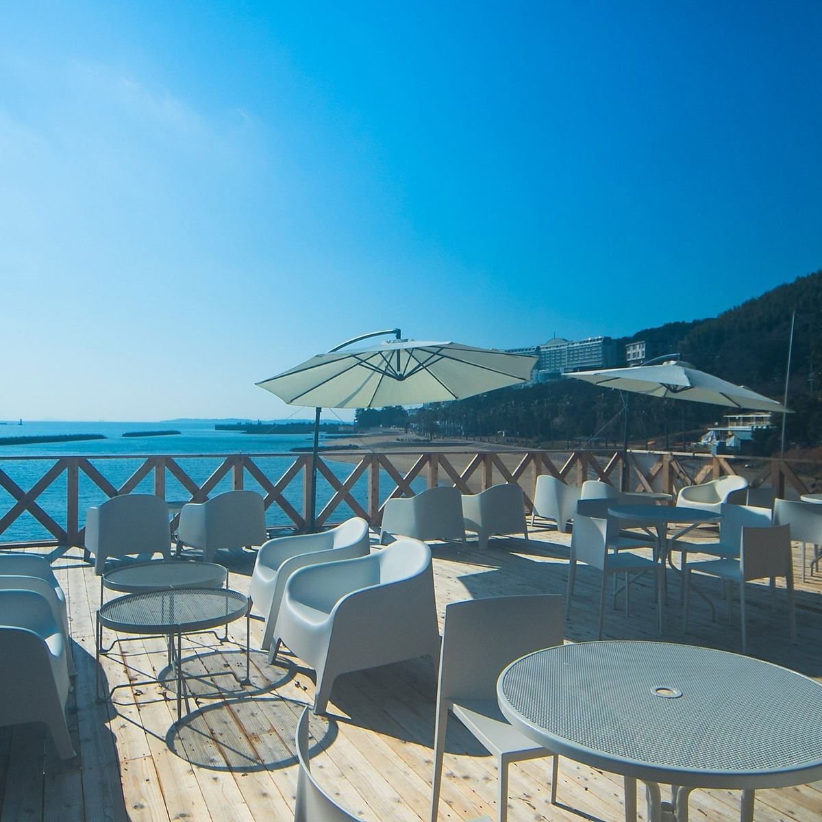 綺麗な海を眺めながら、手ぶらでBBQができるお店。