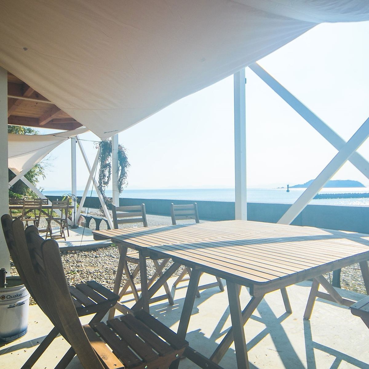 綺麗な海を眺めながら、手ぶらでBBQができるお店。