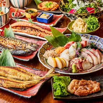 【特别套餐】<2.5 小时畅饮> 共 9 道菜，包括 7 种新鲜刺身拼盘、自选烤海鲜和盐烤岩猪。