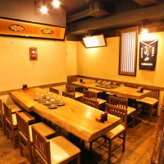 40名様以上で2階席のみの貸切もOK！最大50名様まで対応可能です。越後屋「奥の間」までどうぞ♪20～30名様の個室もご用意しております。