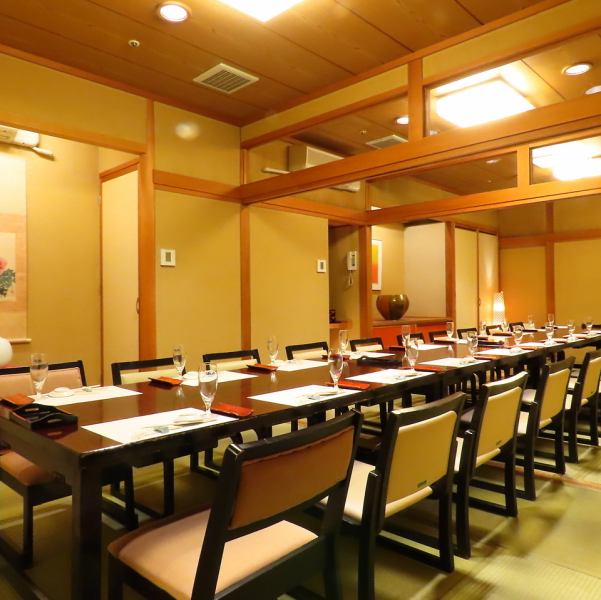 举办大型宴会,就来“寿司山留”吧!我们既有适合小规模聚会的包间,也有可容纳10人至50人的大型宴会!我们提供丰富的个性化套餐,您可以根据场合和预算选择最合适的套餐!一楼设有吧台座位、下沉式被炉桌和餐桌座位,地下宴会厅则是精致的日式榻榻米空间,非常适合举办公司宴会!