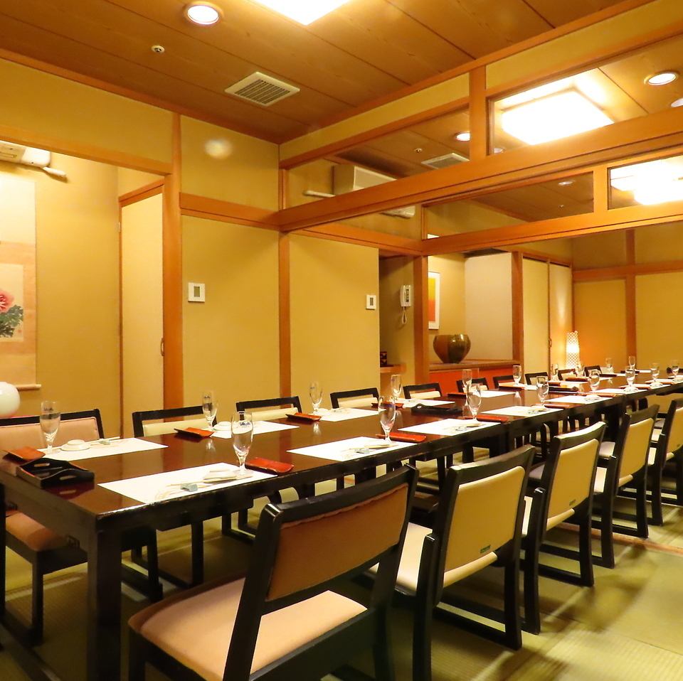 我们最多可容纳50人!我们有适合举办宴会的房间和场地!