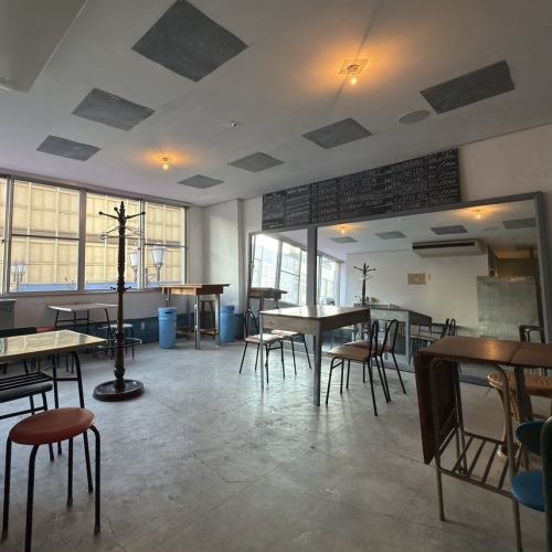 貸切も承っております。お気軽にお問い合わせください♪通常33席ですが、最大40席ご用意させていただきます。立食の場合はご相談ください。