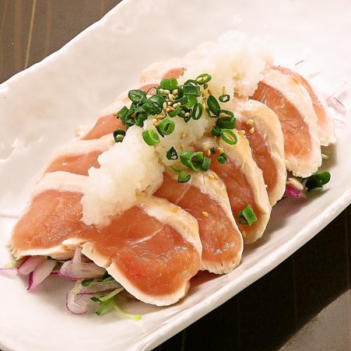 地鶏のたたき　／　ソーセージ盛り合わせ