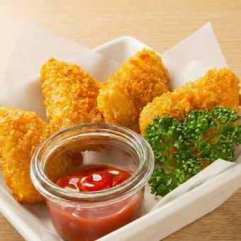 たこの唐揚げ　／　鶏なんこつの唐揚げ　／　カマンベールチーズフライ