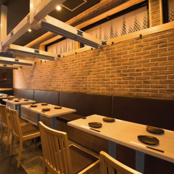 You can enjoy your meal at a spacious table.