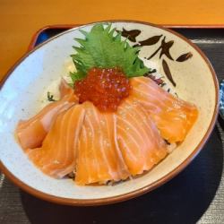 サーモンといくらの親子丼