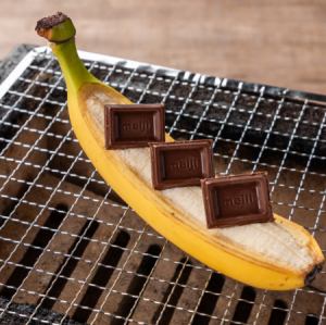 七輪で仕上げる　焼きチョコバナナ