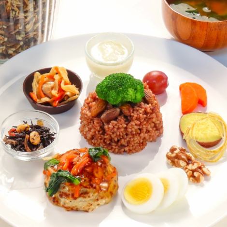 [Jomon Katakamuna Plate] Super healthy food that is completely pesticide-free and additive-free, right down to the dessert!