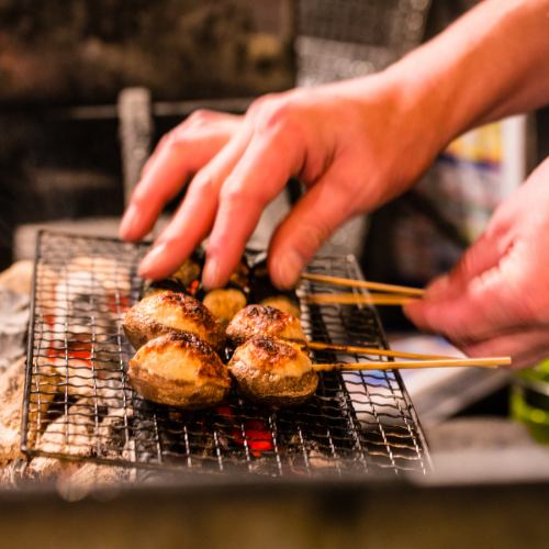 新宿で人気！炭火焼き鳥食べ飲み放題！