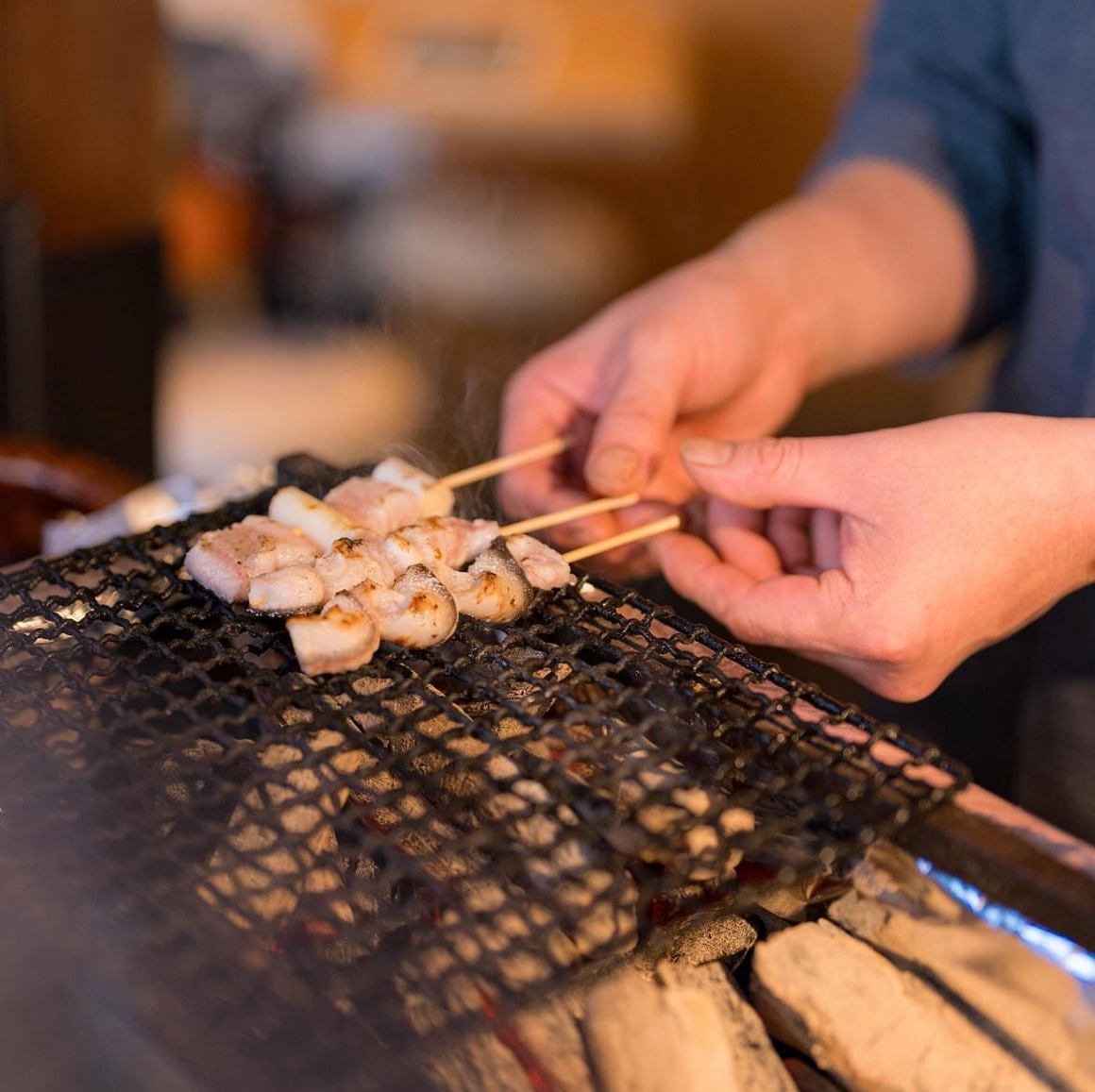 備長炭使用の本格焼き鳥と国産鰻のうなぎ串がこだわり