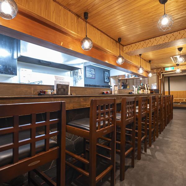 お一人様や少人数のお客様も大歓迎◎温かみある和の空間は、落ち着いた雰囲気で気軽に立ち寄りやすく、リラックスしてお食事をご堪能いただけます♪お仕事帰りの一杯や、友人との語らいの場として、お気軽にご利用ください。心を込めた料理とお酒で、寛ぎのひとときをお楽しみいただけます！