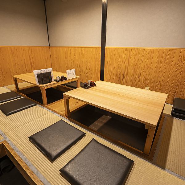 和を感じられる落ち着いた雰囲気の中で、皆様でゆったりとテーブルを囲んでいただけます。会社の忘新年会や、歓送迎会、二次会など、各種宴会利用にもおすすめ♪ご予算やご要望に合わせてコース料理などもご用意できますので幹事様も安心◎大切な仲間との楽しい時間を、ぜひ当店でお過ごしください。