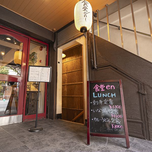 穏やかな時間が流れる和モダンな空間で、日常の喧騒を忘れて心ゆくまでお食事をお楽しみいただけます。デートやご家族でのお食事はもちろん、大切なお客様を招いての接待にも◎どなた様にもリラックスしていただけるよう、心を込めておもてなしいたします。