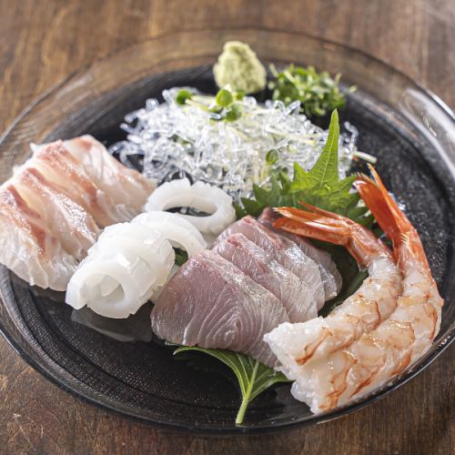 【鮮度◎旬の鮮魚を味わう！】店主が目利きした本日のお造り盛り合わせ