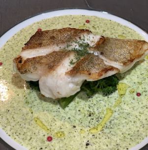 本日の鮮魚のソテーバジルクリームソース