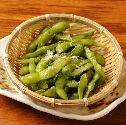 Freshly boiled edamame