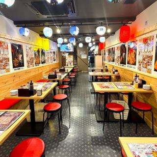 【様々な内装でお出迎え◆】お一人様から団体様まで、様々なシーンでご利用いただけます！レトロな雰囲気の中でのお食事もお楽しみください♪