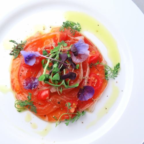 富士山サーモンのカルパッチョ～コラトゥーラとオリーブオイル～