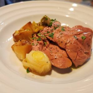 鶏白レバーと季節野菜のレアコンフィ