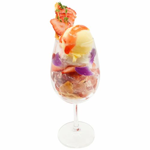 【期間限定】苺ミルフィーユパフェ