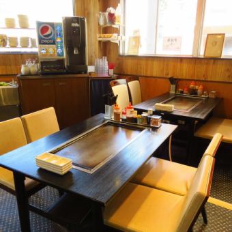 Two table seats can be combined in the store! For small banquets of up to 8 people, friends, and girls' party meals ◎