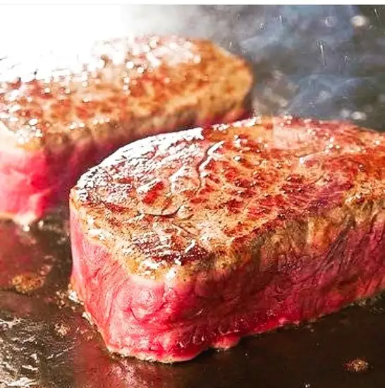 目の前で鉄板で焼き上がっていくステーキを家族のランチで！
