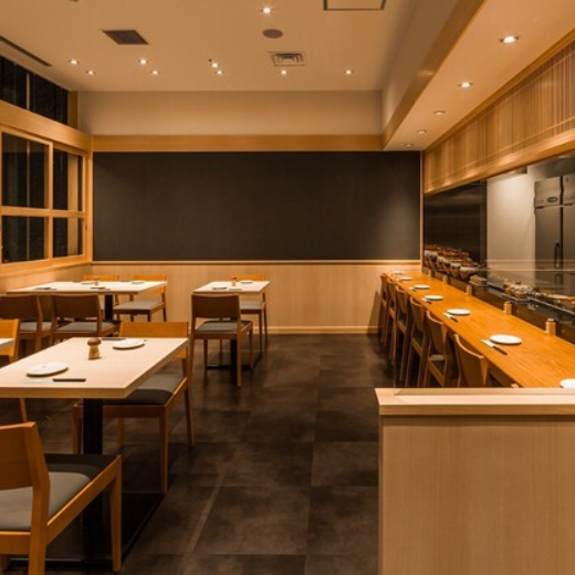 木目調のオシャレな店内