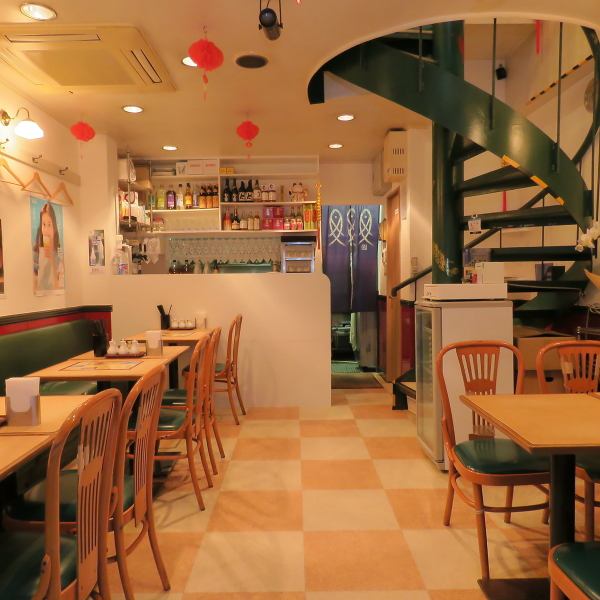 【一階最大20名様まで貸切OK！広々としたプライベート空間で賑やかな宴会を満喫できます！】周りを気にせず、仲間と一体となって盛り上がれるプライベート空間で宴会を満喫しませんか？会社の飲み会など、大人数の宴会利用にも。貸切プランもご用意しておりますので、お気軽にご相談ください◎