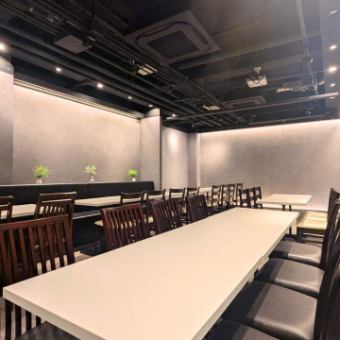 我们可以为 20 人或以上的团体提供私人预订。它最适合容纳 30 人左右,但最多可容纳 40 人。非常适合商务晚宴和公司宴会