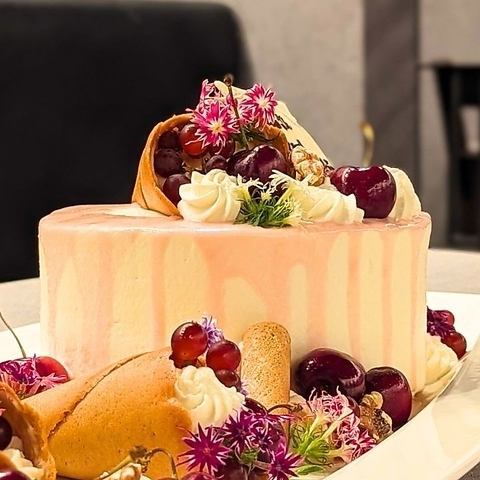 デザートプレートやホールケーキのサプライズ対応が可能です。