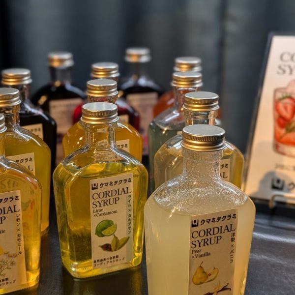 他们用精酿可乐和自制糖浆调制的原创饮品非常受欢迎。无限畅饮选项非常灵活，不喝酒的人也可以享受，让喝酒的人和不喝酒的人能够自然地交谈而不会感到尴尬。