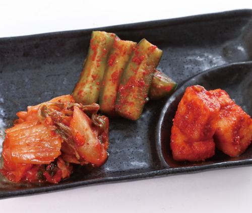 Kimchi three-flavored platter