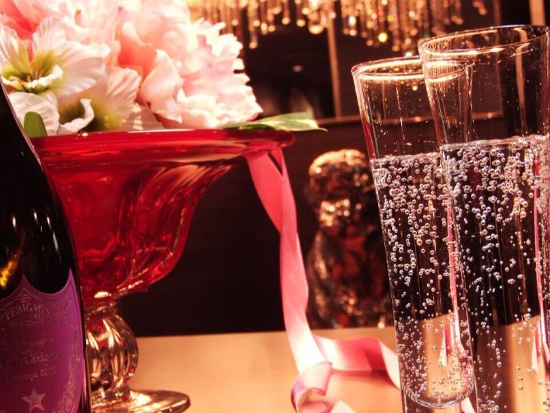 【完全個室・2名様～大人数様】。大切なあの人と食事を兼ねて。職場の同僚と打ち上げ飲み会。ご友人とストレス発散カラオケ。お客様にあわせたお部屋とご飲食プランをご用意します。お気軽に従業員にお声掛け下さいませ。