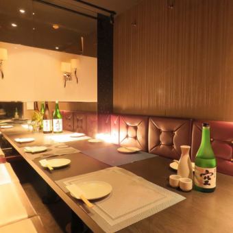 A super-completion VIP private room with a mat sofa pushed by our shop ★ A room where you can bring anything such as a partner, entertainment, meeting, family, etc. !! 2, 4, 6, 8, 10, 12, 16, 20, 24, 24 We will prepare a private room suitable for customers in various scenes up to 35 or 80 people.Please drink delicious sake in the proud private room ♪ ♪ Feel free to consult about budget and cooking