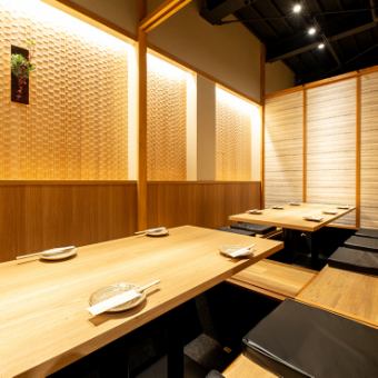 The space was created by a designer who has worked on numerous restaurants, and it is in a class of its own! Drinking in a stylish space is a whole different kind of fun.♪♪ It can be used by two people or more, so please feel free to contact us for more information.We accept reservations for various banquet courses, single dishes, all-you-can-drink plans, and seats only.Our specialty, local Nagoya Cochin chicken, is a must-try dish.