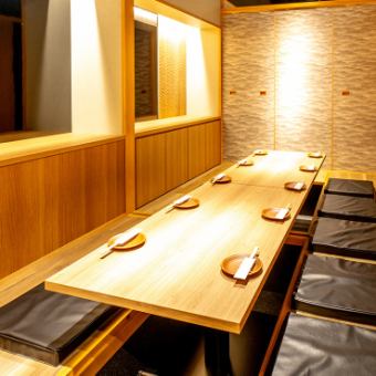 Our most highly recommended super VIP private room with a matte sofa and sunken kotatsu table★ A perfect room for any occasion, such as group dates, business entertainment, meetings, or family get-togethers!! We have private rooms to suit various occasions, accommodating 2, 4, 6, 8, 10, 12, 16, 20, 24, 35, or even 80 people.Please enjoy delicious sake in our proud private rooms. Please feel free to ask us any questions about your budget or food.
