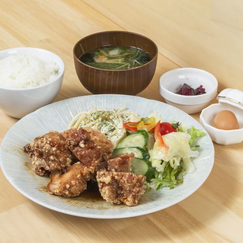 【ランチ】カラアゲ定食など/フード＋ドリンクの注文で合計より200円オフ！