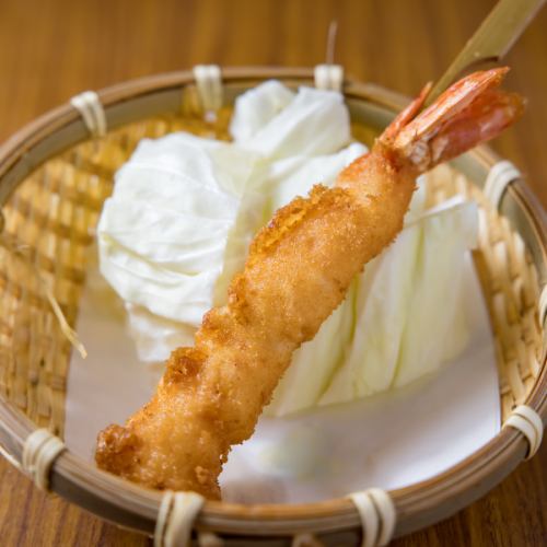 【食べ応え抜群！】ぷりぷり大海老の贅沢串カツ 380円(税込)