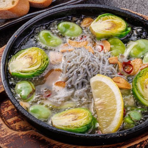 Grilled whitebait and spring vegetables in a teppanyaki ajillo