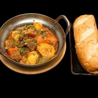 Beef stew with banh mi