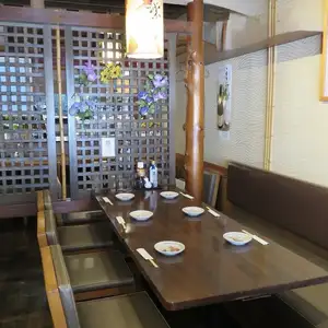 6名様掛けのテーブル席もご用意しております。ご友人や同僚とのお食事会、飲み会など、さまざまなシーンでお気軽にご利用ください♪※6名以上も承ります。お気軽にお問い合わせください。