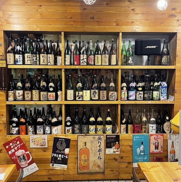 おススメの150種の焼酎が壁面にずらっと並ぶ姿はまさに圧巻。本格焼酎の店だからできる焼酎飲み放題が◎