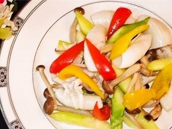 Stir-fried mongo squid and seasonal vegetables
