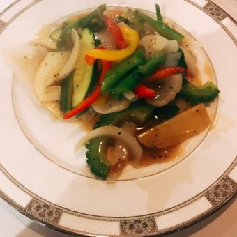 Mongo squid and seasonal vegetables stir-fried with black pepper