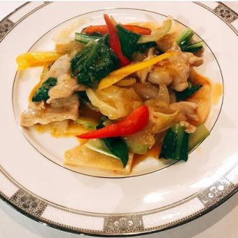 Sichuan-style stir-fried pork loin and seasonal vegetables