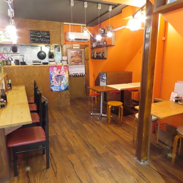 会社宴会や大規模な集まりにも対応できる広々とした店内♪16名様から最大20名様まで対応可能な貸切プランで、特別な時間をサポートします。外観はガラス張りでオープンな雰囲気、半テラス席も使え開放感抜群！忘年会や新年会にもぴったりな快適空間です☆笑顔あふれる接客で大切な集まりをおもてなしします。