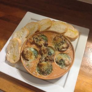 カキのガーリックバター焼き バケット添え